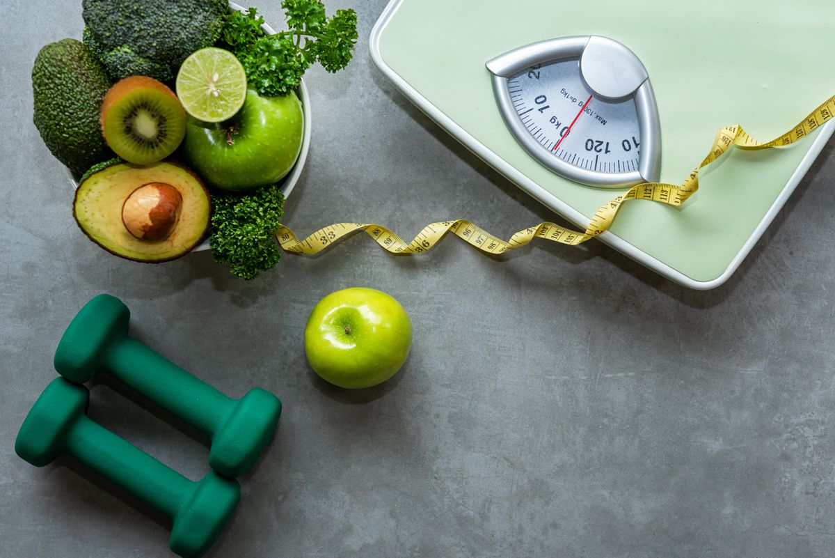 5 Habits That Sabotage Your Weight Loss Efforts, According to a Diet Expert