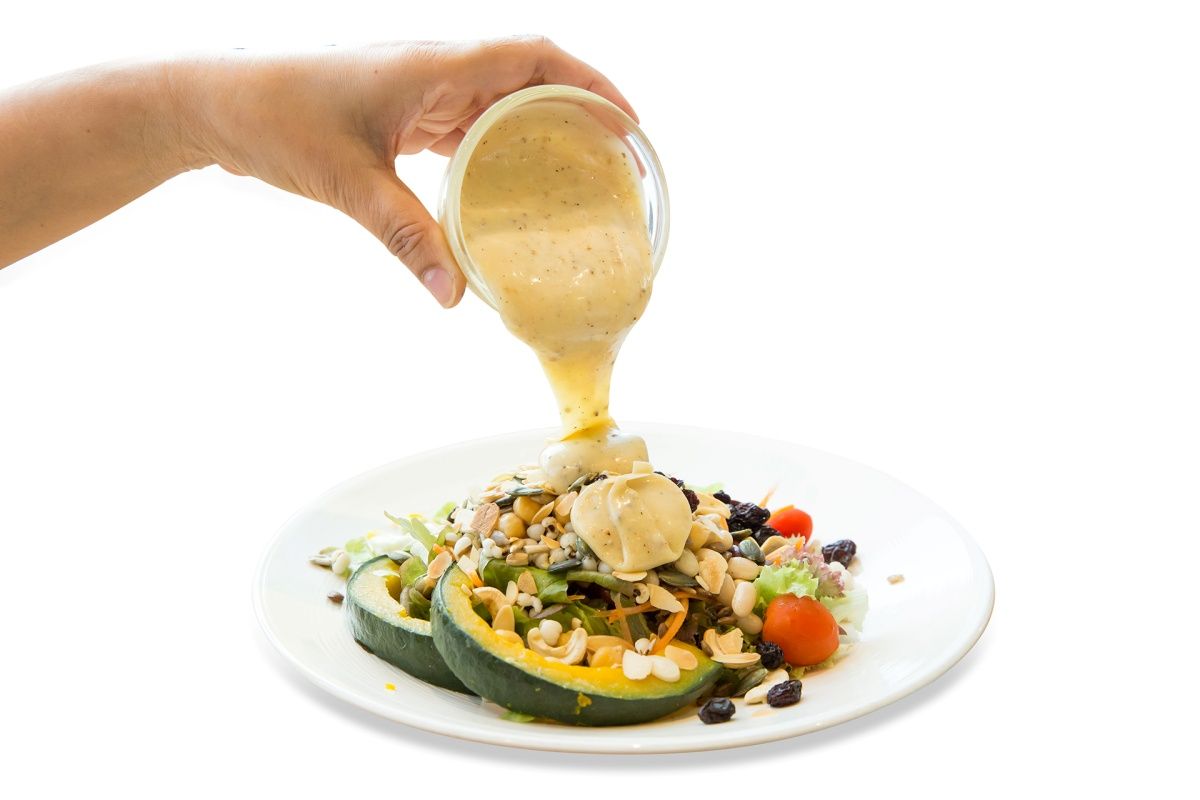 Dietitians Recommend These 10 Healthy Salad Dressings