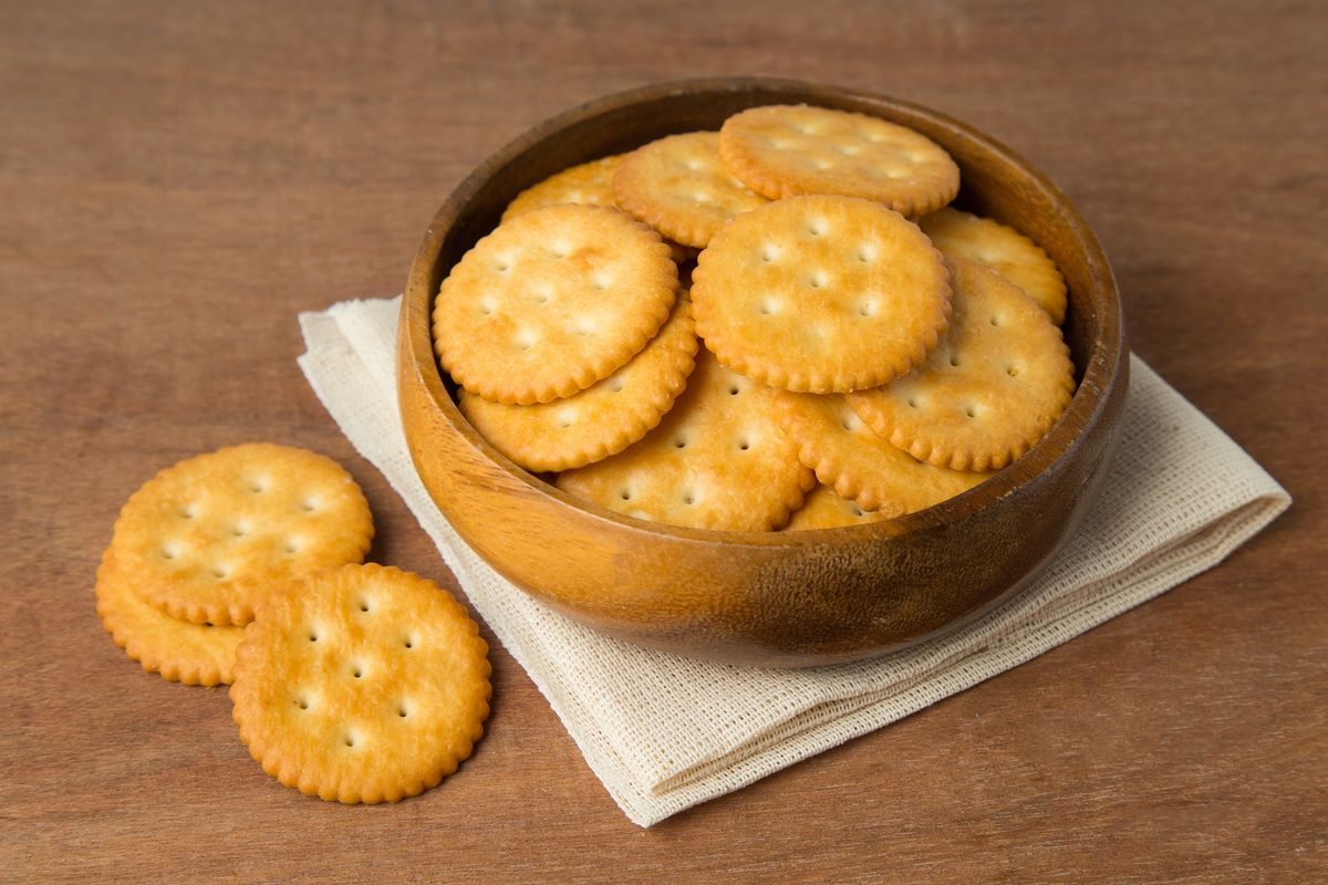 Top 7 Crackers to Avoid While Grocery Shopping