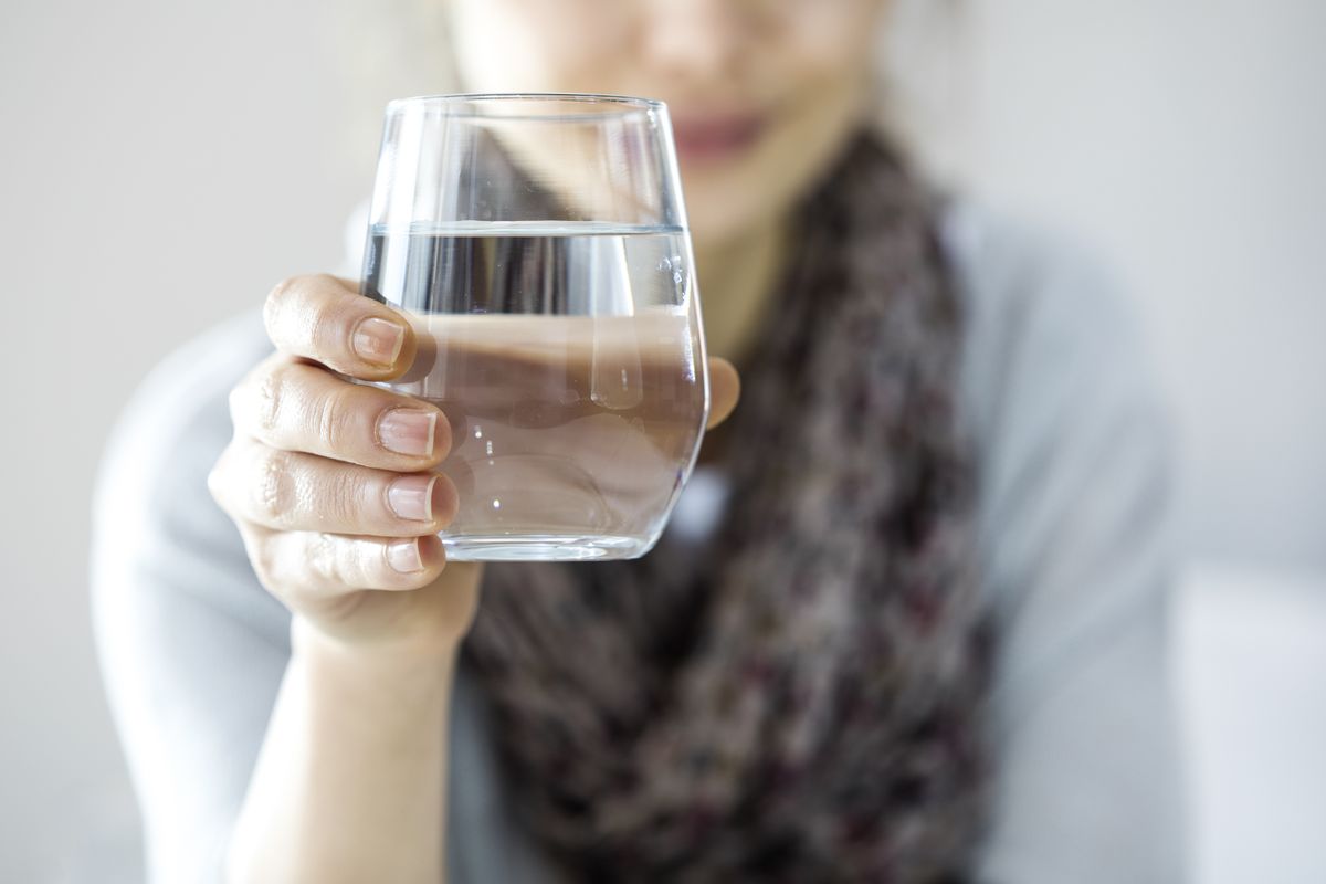 Dietitians Claim That These 6 Drinking Habits Can Accelerate Aging