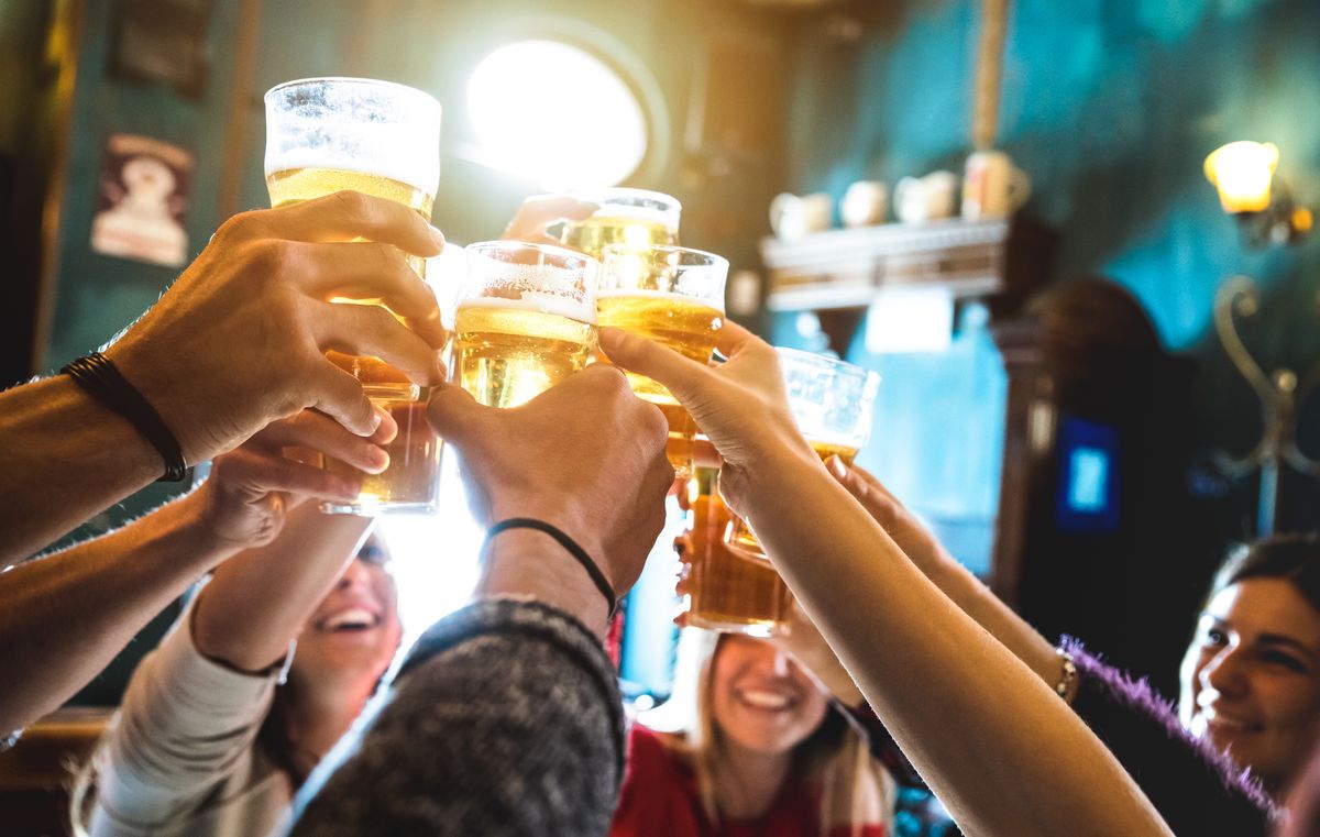 Experts Warn That Certain Drinking Habits Accelerate Brain Aging