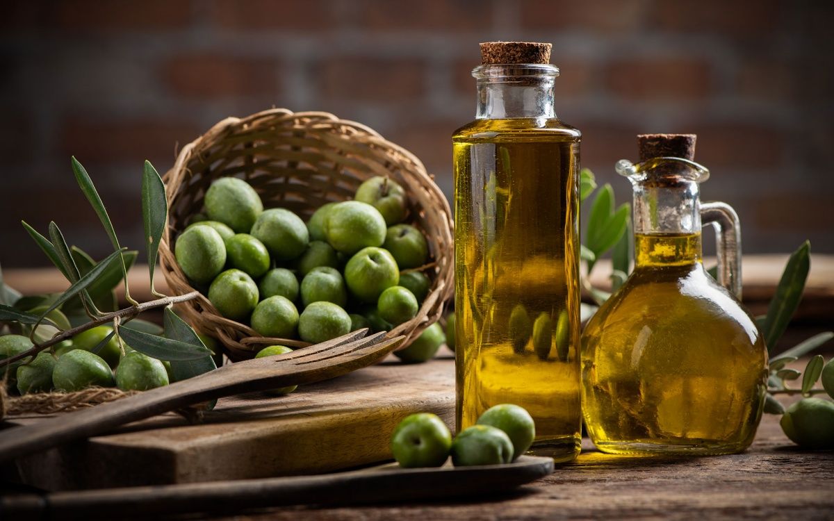 10 Benefits of Consuming Olive Oil