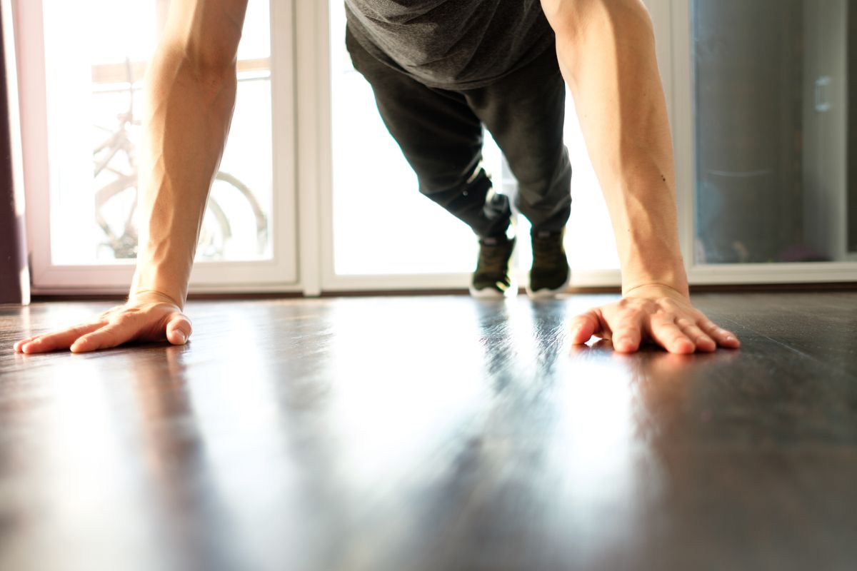 Essential Floor Exercises for Men in Their 40s to Include in Their Daily Routine