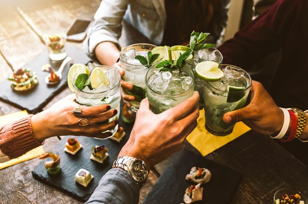 7 Best Low-Carb Alcoholic Drinks to Order at the Bar