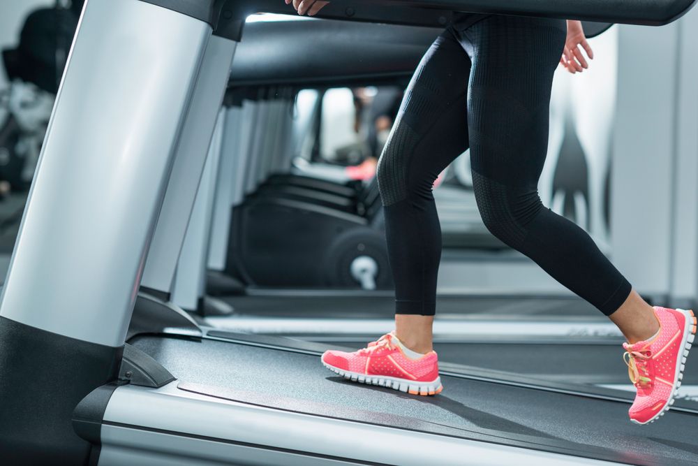 5 Incline Treadmill Workouts for Weight Loss