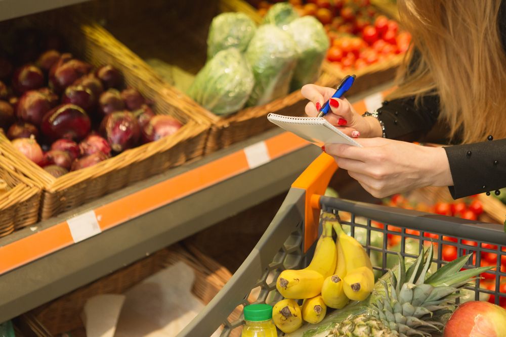 A Dietitian's Grocery Shopping Guide for Weight Loss