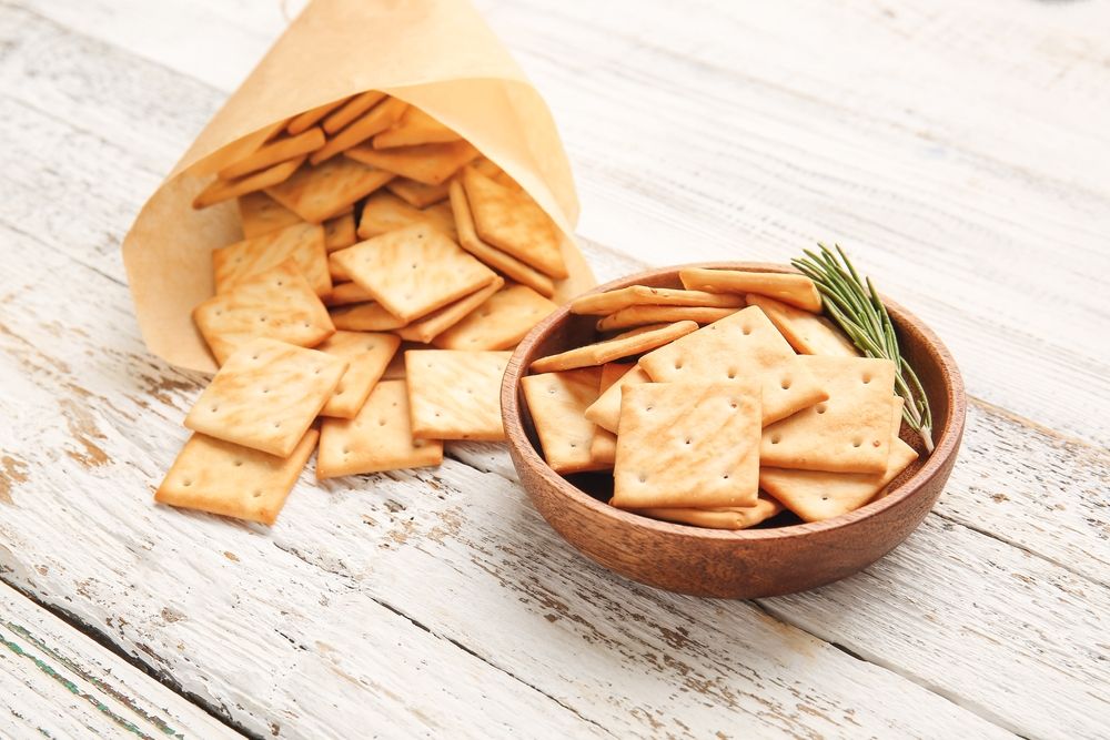 The 10 Healthiest Store-Bought Crackers, According to Dietitians